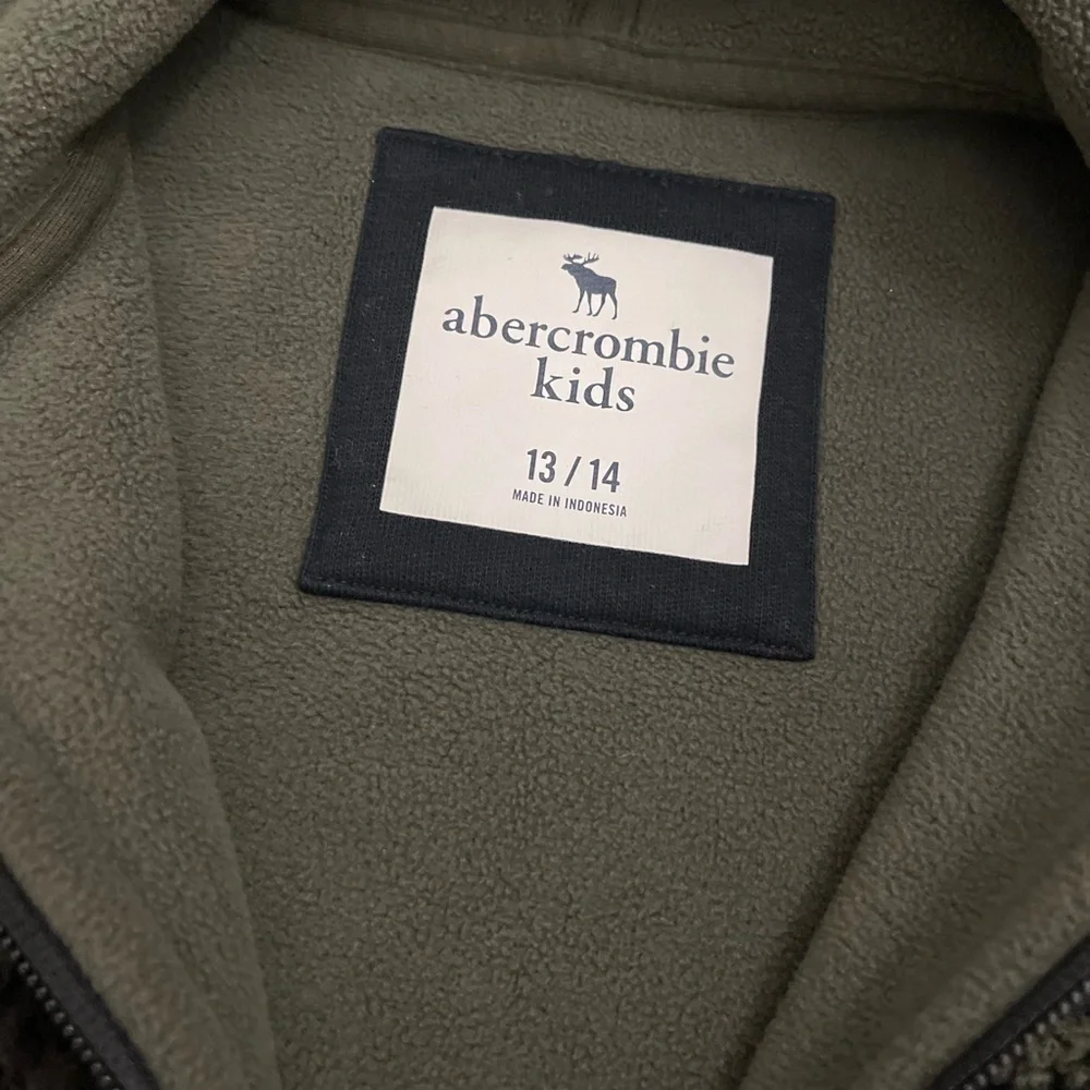 Abercrombie Kids Boys Cozy Camouflage  Fleece Zip Front Hooded Jacket - Picture 5 of 7